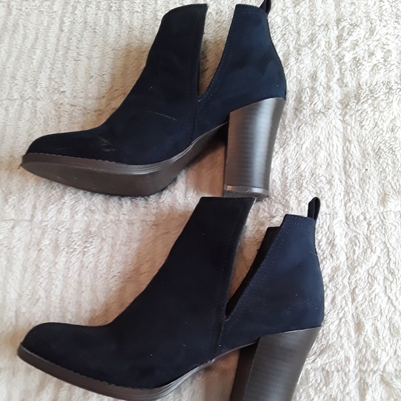 Boots - Picture 2 of 4